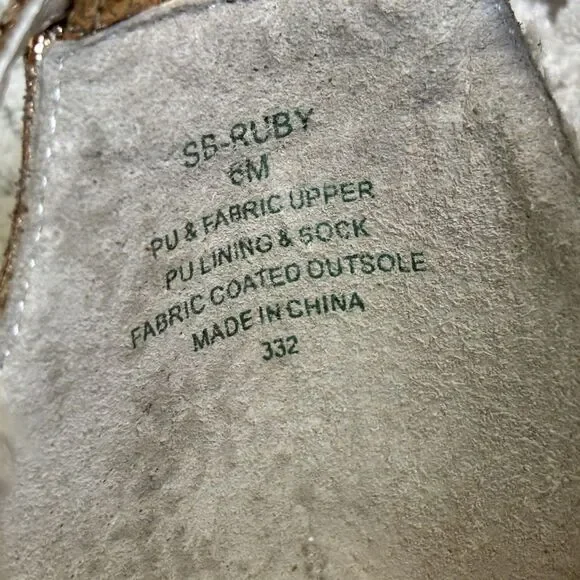 Betsey Johnson Women's High‎ Heel Shoes Sz 6 Gold Rhinestone T-Strap Dressy - Picture 11 of 11